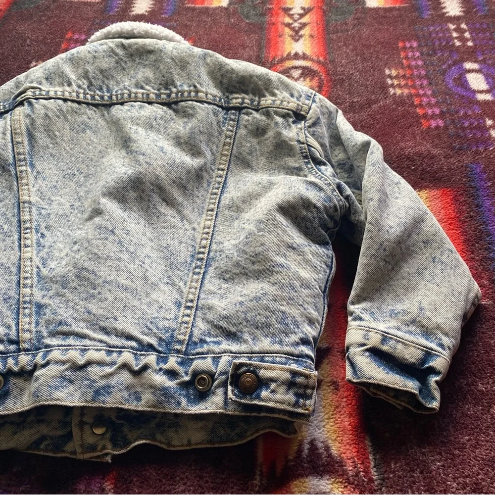 VTG 80’s Levi’s Blue Acid Washed Sherpa lined Denim Jean Jacket. USA. Kids Small